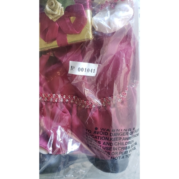 2. Christmas Precious Moments doll - Picture 11 of 14